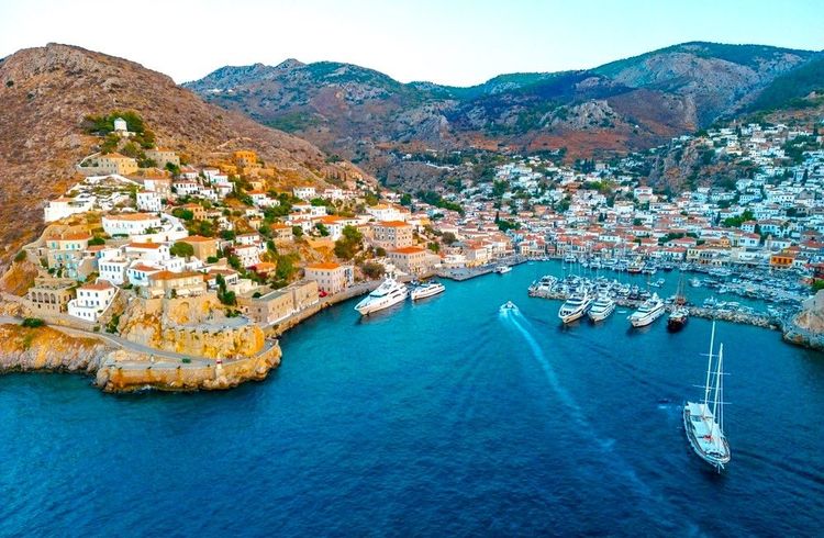Vue aérienne sur la baie d'Hydra
