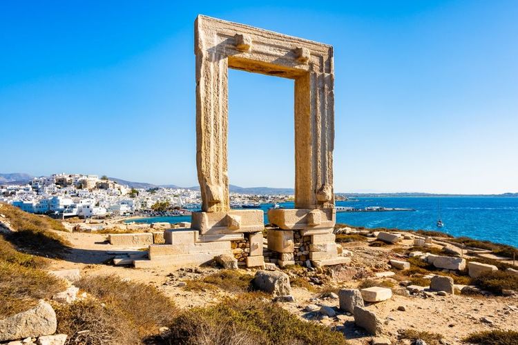 On imagine le Temple d'Apollon autour de la porte