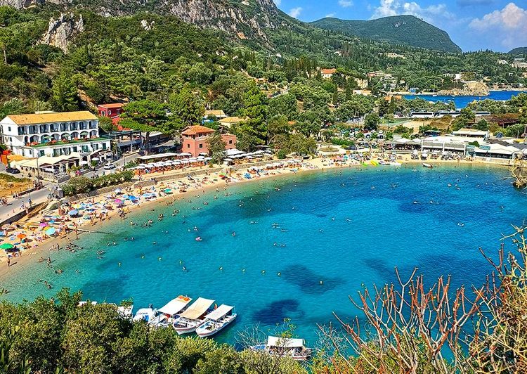 Plage de Palaiokastritsa sur l'île de Corfou