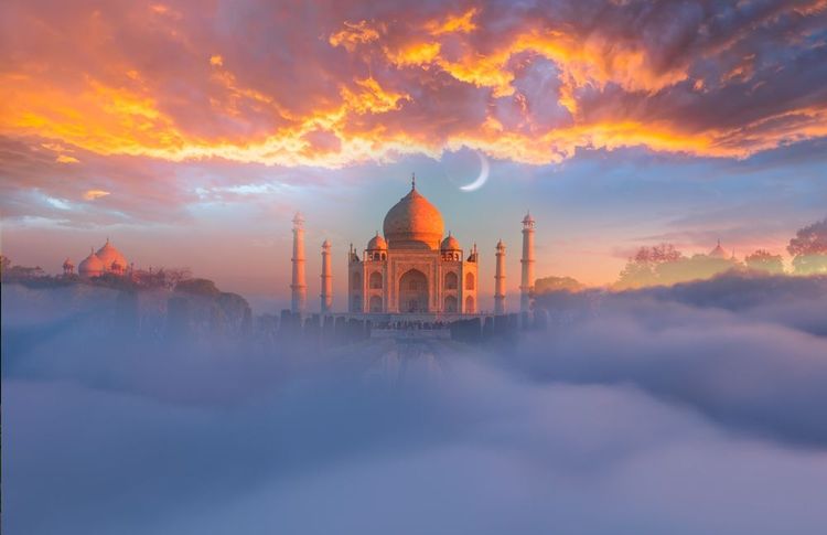 Vue panoramique du Taj Mahal au coucher du soleil - Agra, Uttar Pradesh, Inde
