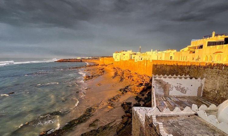 l'océan qui vient frapper les remparts de la ville joue pour beaucoup dans le charme du lieu