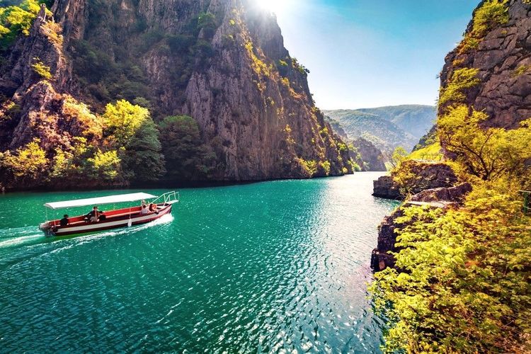 Balade en bateau dans le canyon Matka
