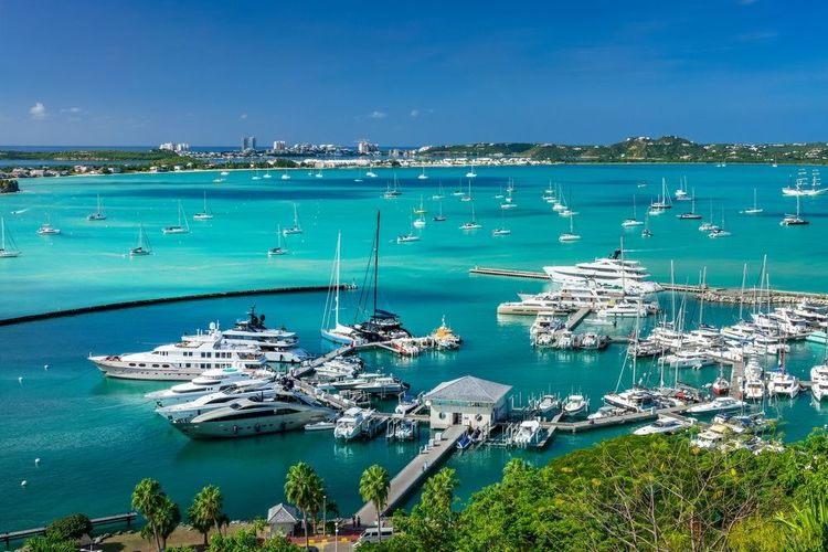 Vue aérienne de la baie de Marigot - Saint-Martin