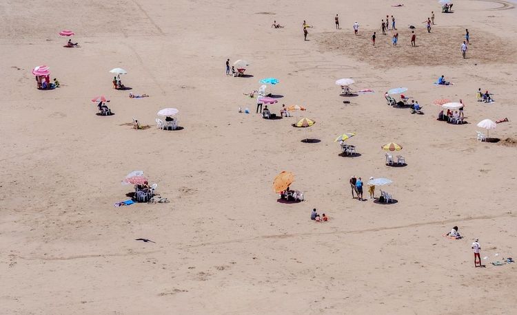 Cette plage, immense, laisse de la place à tous