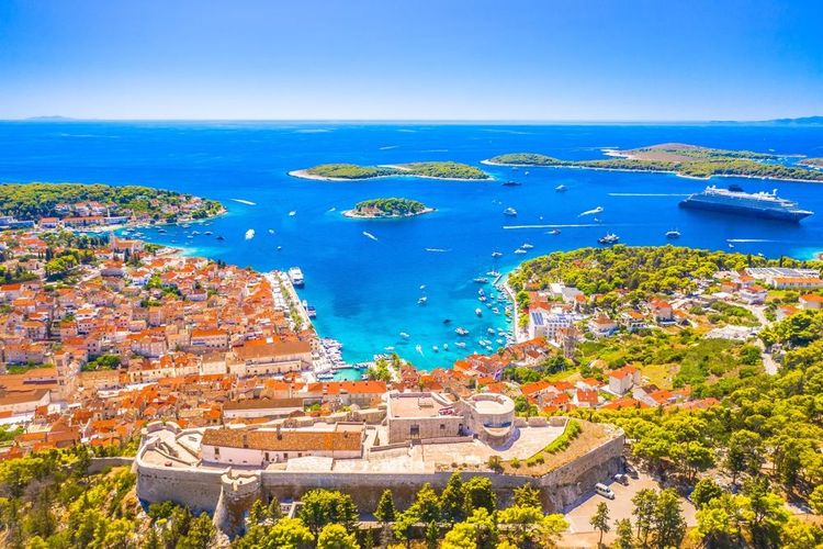 Vue sur Hvar et la forteresse