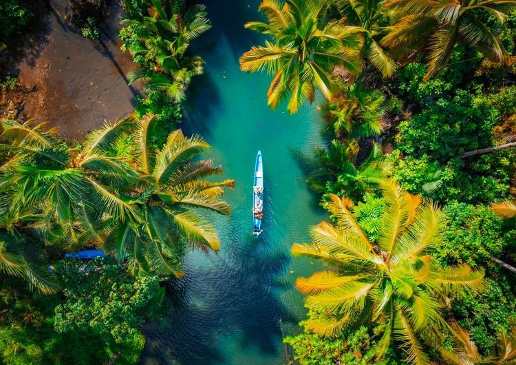 Canoé sur la rivière Maasin à Siargao