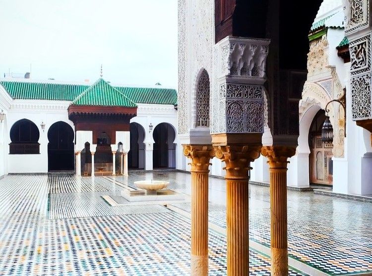 On enseigne dans l'université la théologie et le droit islamique