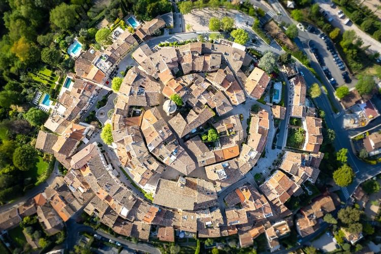 Mougins, un village dans les hauteurs des Alpes-Maritimes