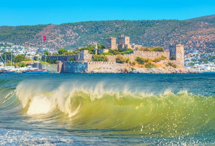 Le château de Bodrum ferme l'anse où se situe la Milta Bodrum Marina, autrement dit, le port de plaisance