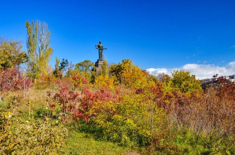Le parc de la Victoire d'Erevan, poumon vert et mémorial emblématique de l'Arménie