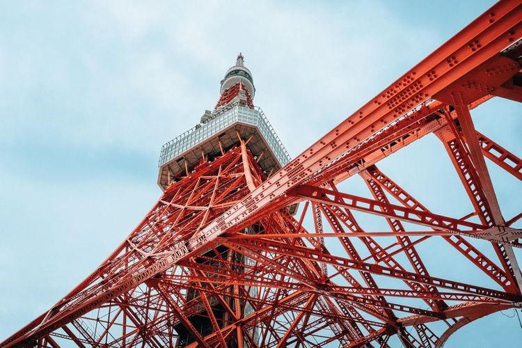 La Tour de Tokyo vue d'en-bas