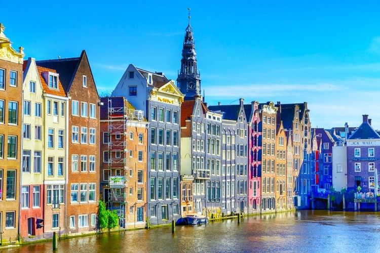Les façades d'immeuble typiques d'Amsterdam