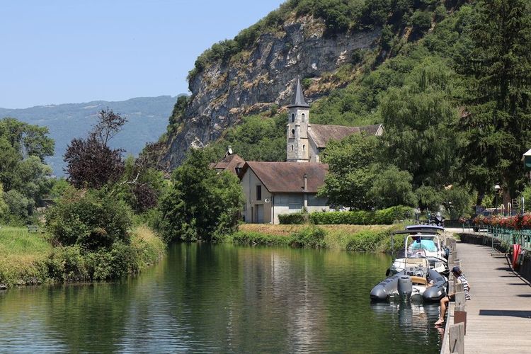 Le canal Savière à Chanaz