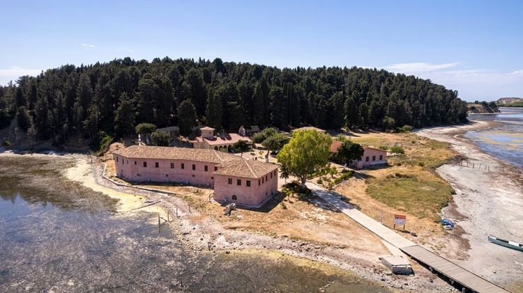 Vue du monastère Sainte-Marie, Zvërnec, Albanie.