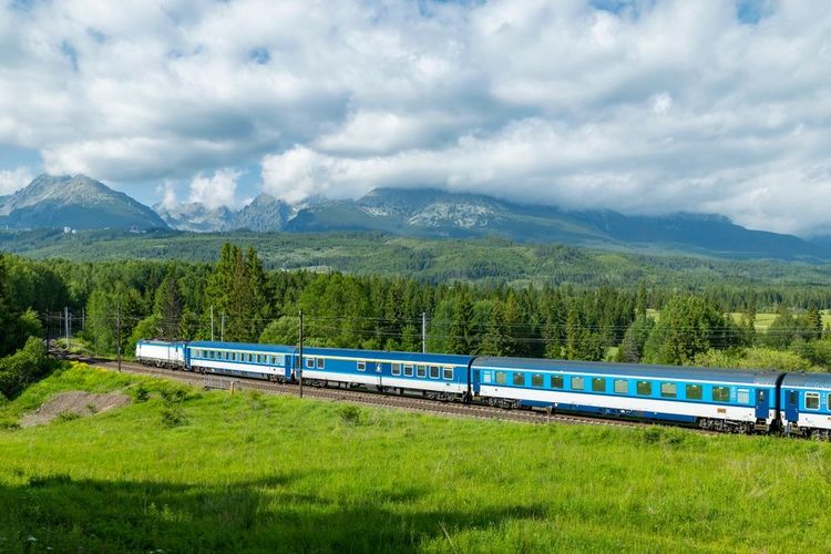  montagnes des Hautes Tatras en arrière-plan, près de Sturba,
