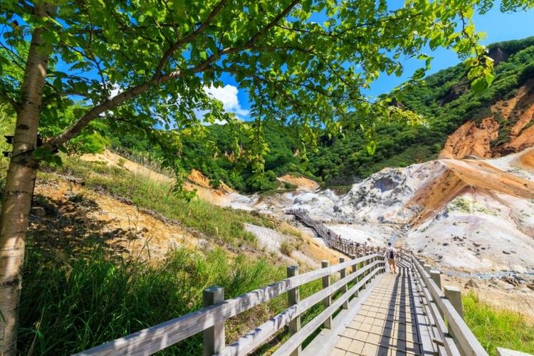 Plongez dans l'enchantement des sources thermales de Noboribetsu