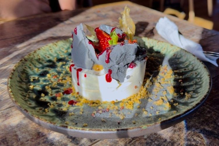 Dessert censé évoquer un volcan en éruption