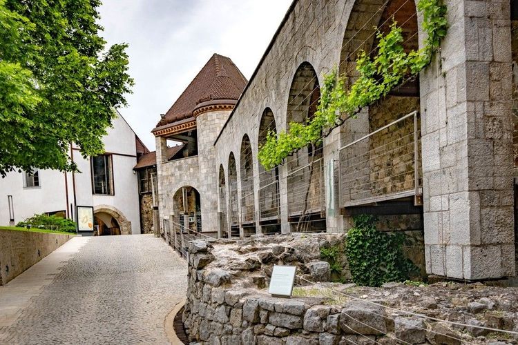 Les ruines d'Emona sous le château