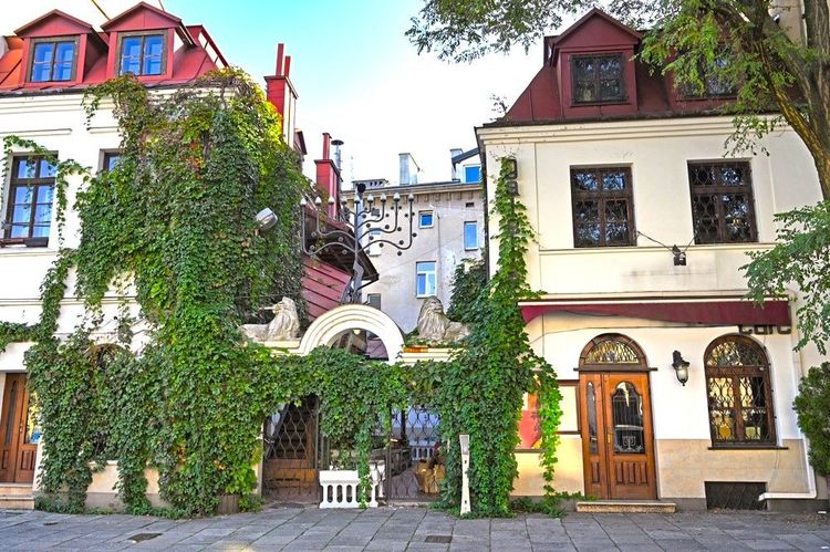 Les demeures fin XIX habitées par des familles juives, rue Szeroka.