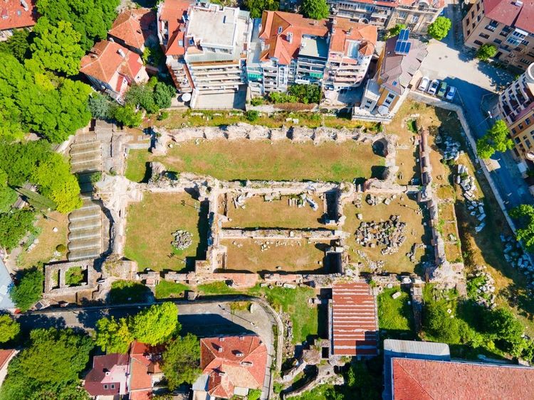 Vue aérienne sur les vestiges des thermes romains de Varna