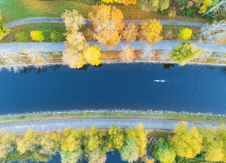 Canoë-kayak sur le canal entre les iles de Djurgården et de Djurgårdsbrunn