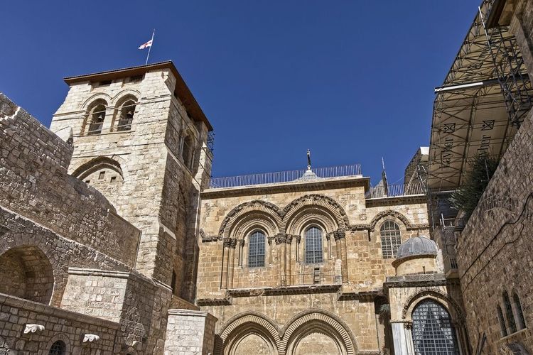 La construction de la l'église du Saint-Sépulcre s'est étalée sur plus de 800 ans, de 325 à 1149, et sa rotonde a dû être reconstruite en 1808 après un incendie.