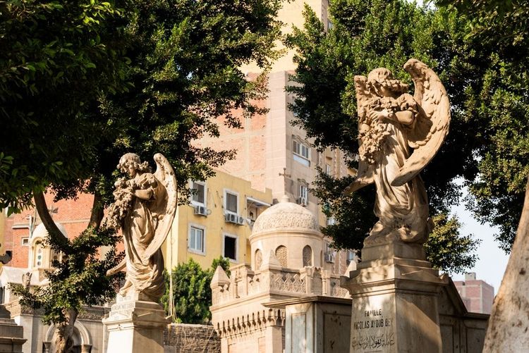 Dans le cimetière copte du Caire