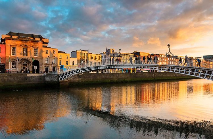 Le Ha'Penny Bridge à Dublin