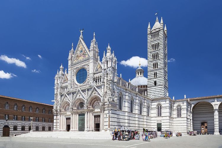 La cathédrale de Sienne, ou Duomo, tout en marbre de Carrare