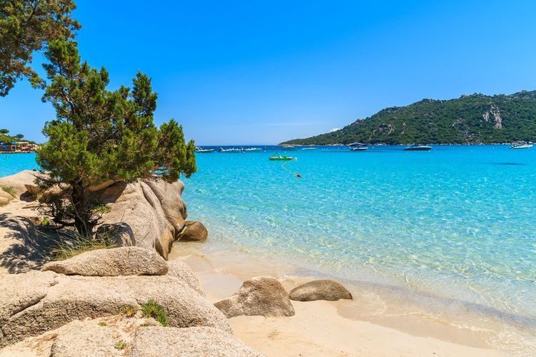 la plage de Santa Giulia en Corse