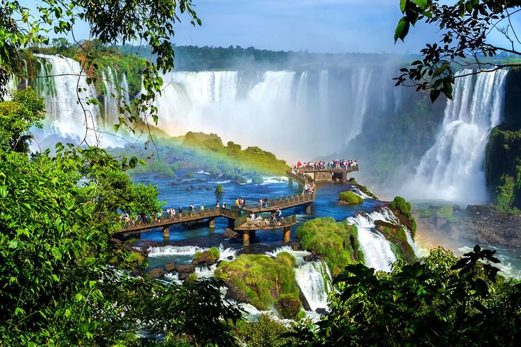 Les chutes de la Gargantua del Diablo dans les chutes d'Iguacu