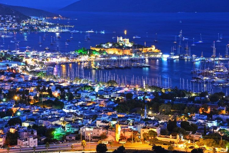 La marina de Bodrum vue de nuit