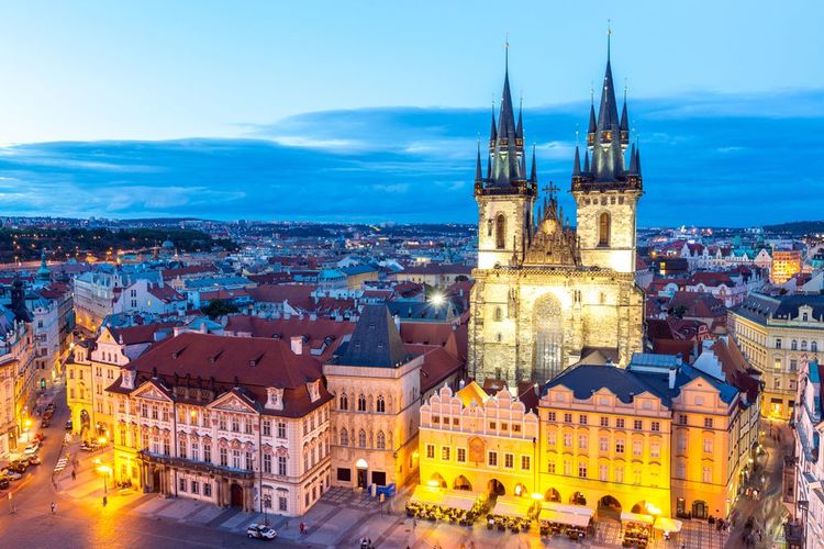 Place de la vieille-ville à Prague