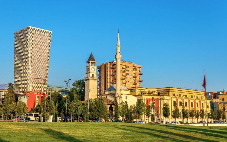 Plongée dans l'ambiance unique de la mosquée Ethem Bey à Tirana