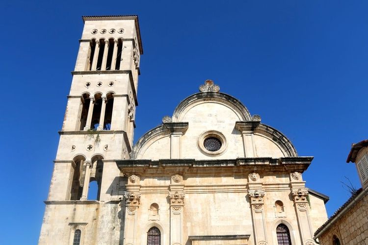 la façade de la cathédrale