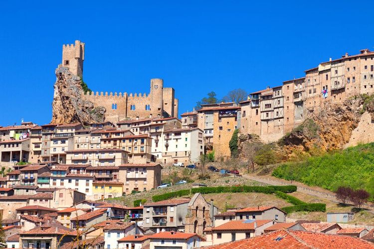 Frias, le village et son château