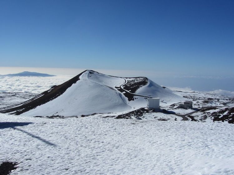 Le volcan Mauna Kea, recouvert de neige.