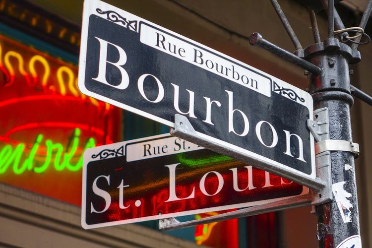 Bourbon Street, la bulliciosa calle de Nueva Orleans