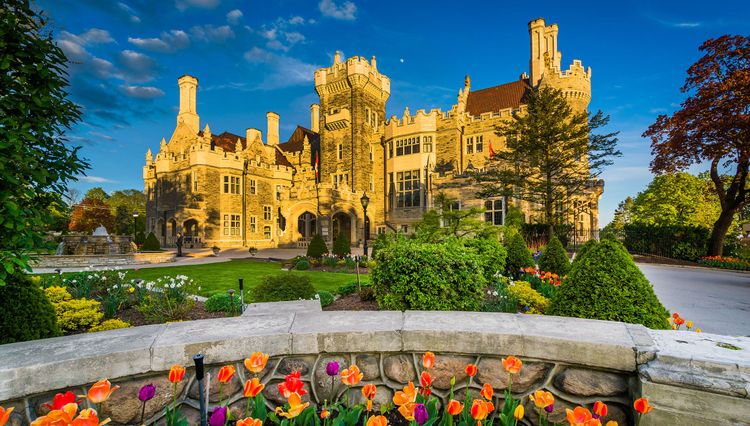 Let's discover the mysterious Casa Loma castle