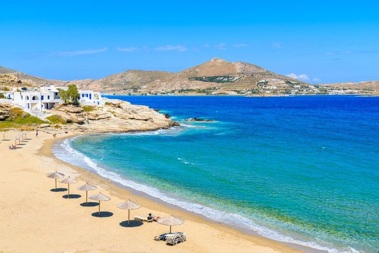 Les plages sereines de Paros : un voyage entre merveilles cachées et tranquillité