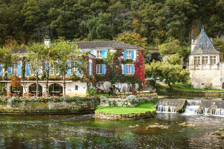 La rivière de Brantome dans le Périgord, France - © Sarah Truin / shutterstock