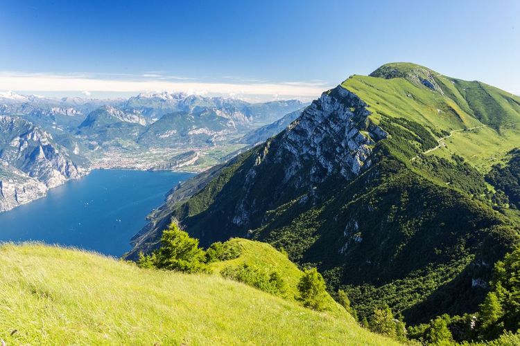Mont Baldo, vue sur le lac de Garde, Italie