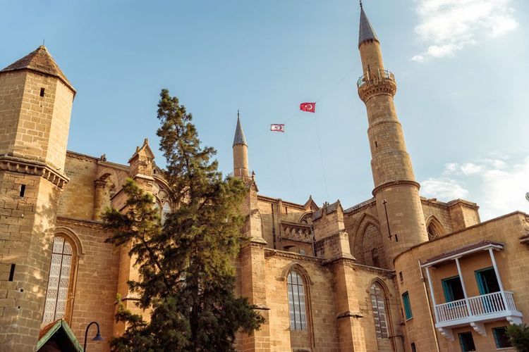 La mosquée Selimiye se distingue avec ses deux puissants minarets