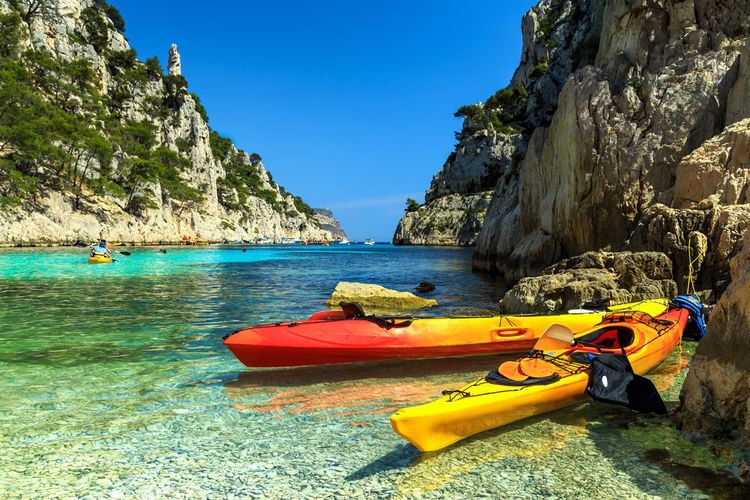 È possibile noleggiare kayak per esplorare Cassis