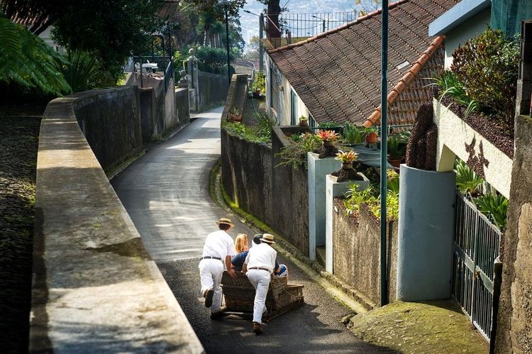 Descente des rues en paniers d'osier