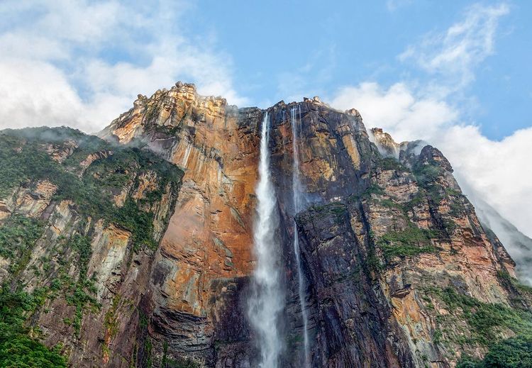Le Salto Angel, la plus haute chute d'eau au monde, au Venezuela.