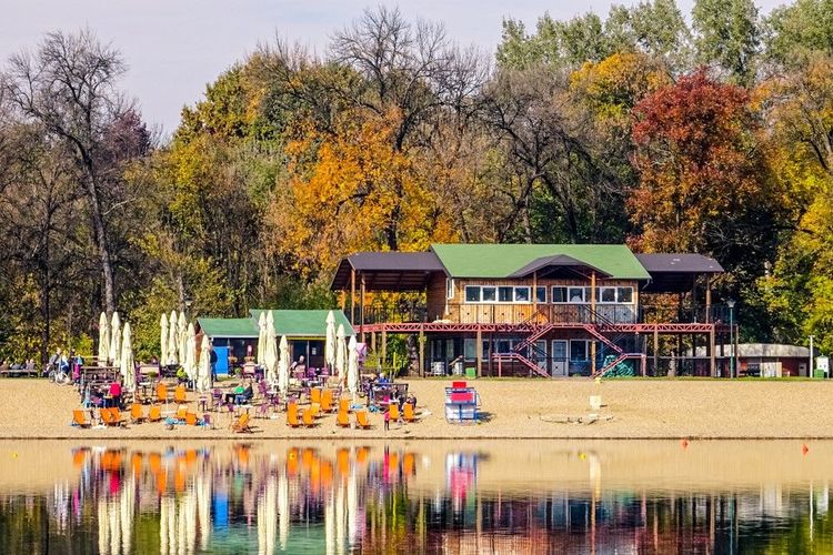 Les rives du lac Ada Ciganlija à Belgrade.