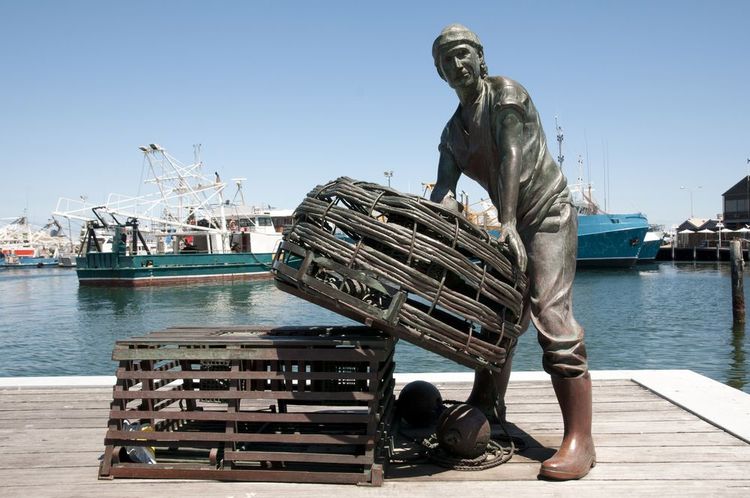 Le "monument aux Pêcheurs" dans le port de Fremantle