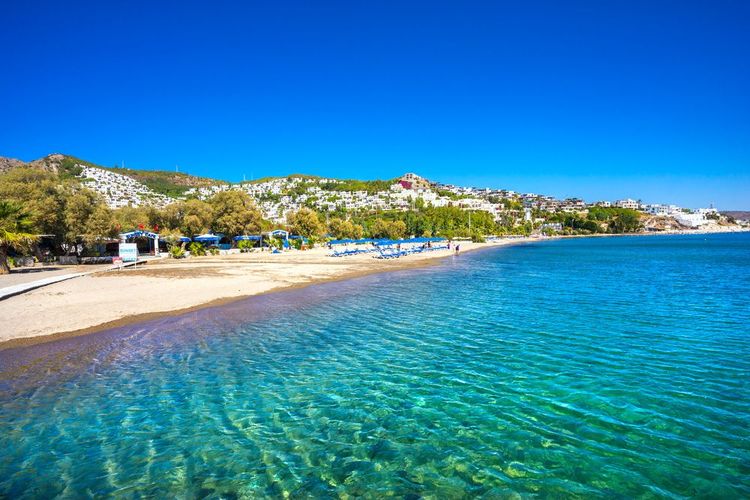 Soleil et paix, bienvenue sur les plages de Bitez et Torba !