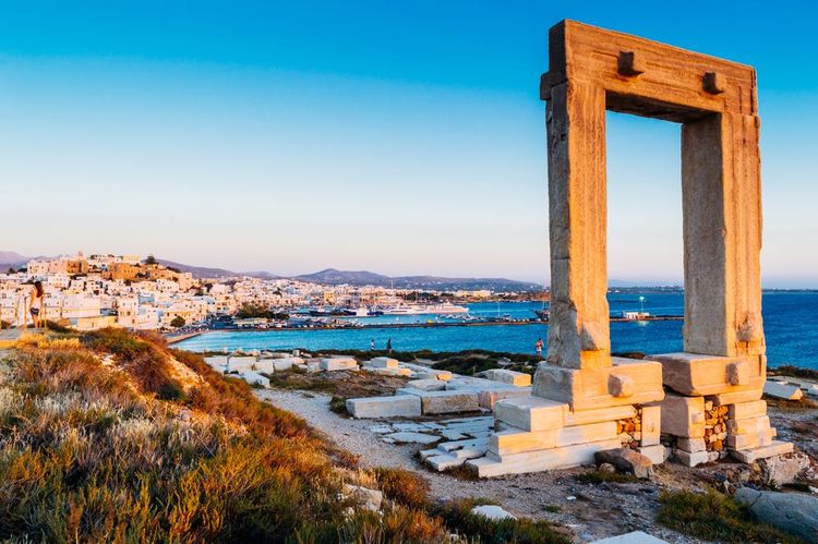 Portara, ruines du temple d'Apollo sur l'île de Naxos